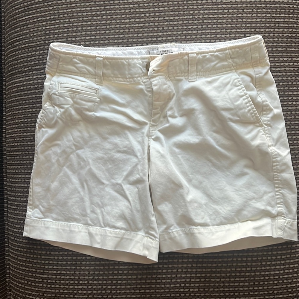 EUC old navy perfect 7” low rise yellow size 2